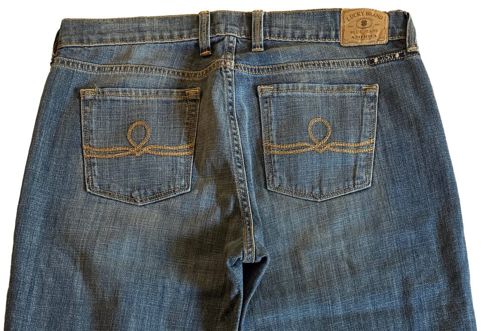 Lucky Brand NWOT Sofia Straight Leg Jeans - Size 10/30R - Picture 3 of 11